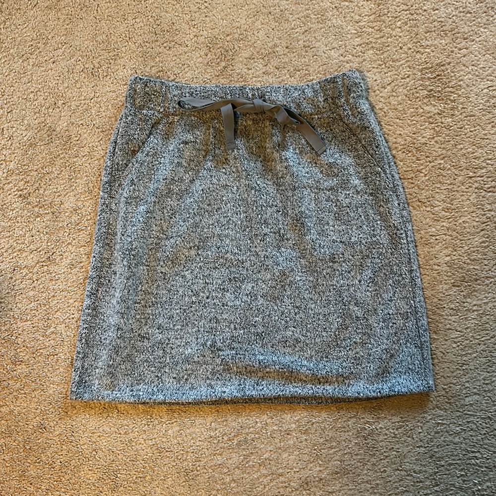 Loft XS soft skirt with pockets!